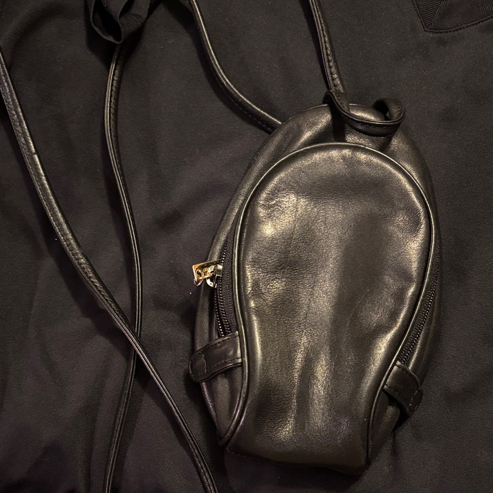 AEROSOLES Sleek Black Crossbody Bag